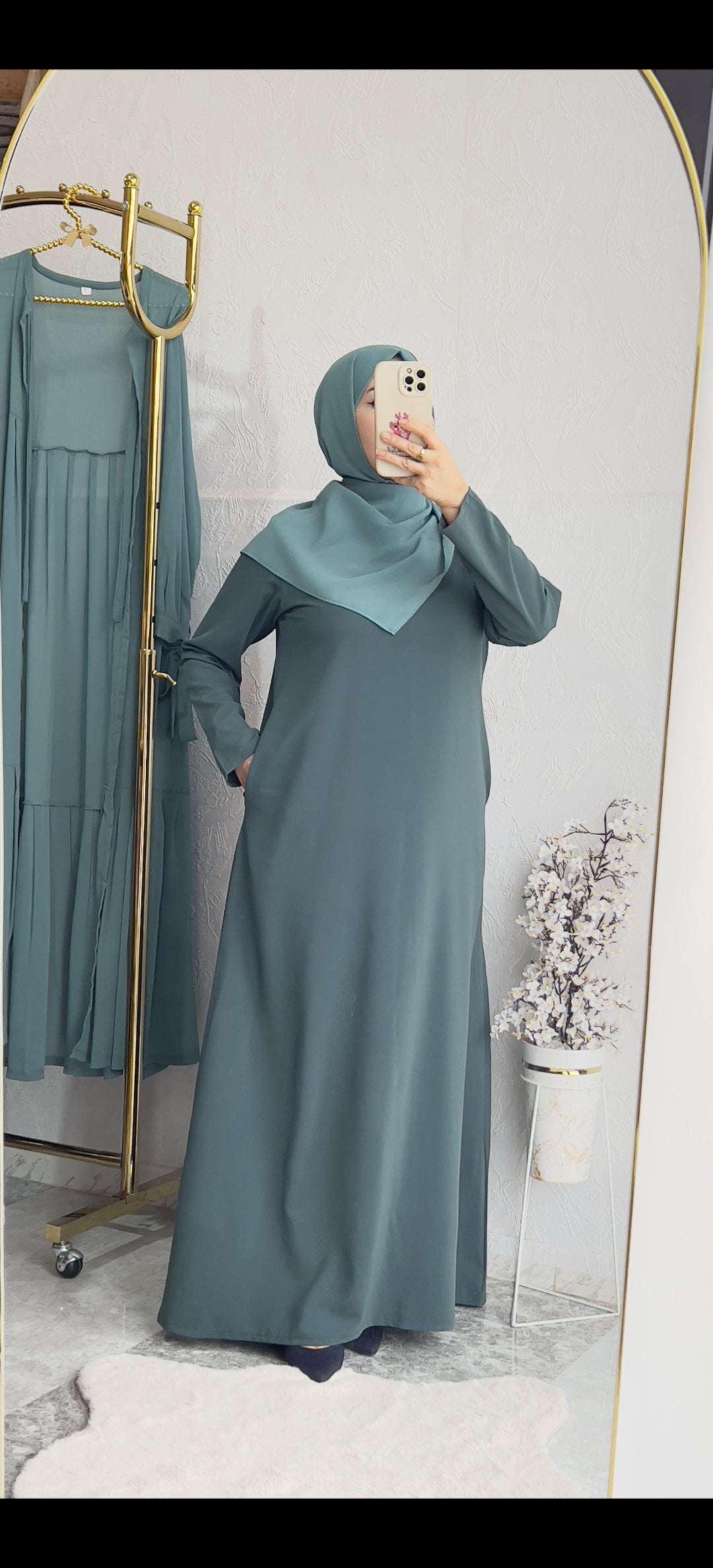 طقم عباية فخم بثلاث قطع – أناقة راقية في كل لون